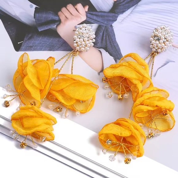 Summer vibe Yellow Floral Drop Earrings - Picture 12 of 12